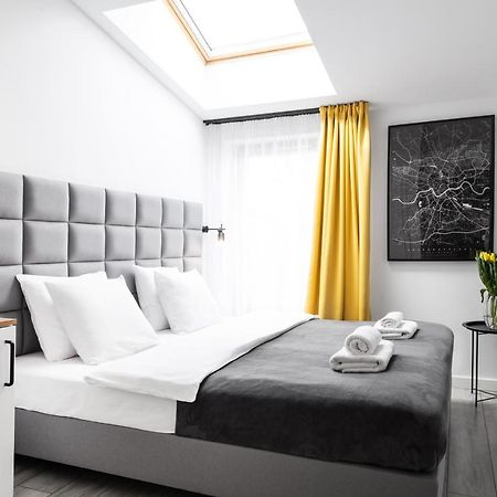 Househost Apartament: Ul. Miodowa 42/42A كراكوفيا المظهر الخارجي الصورة