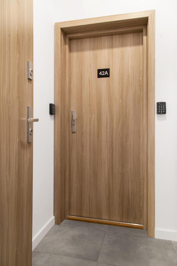 Househost Apartament: Ul. Miodowa 42/42A كراكوفيا المظهر الخارجي الصورة
